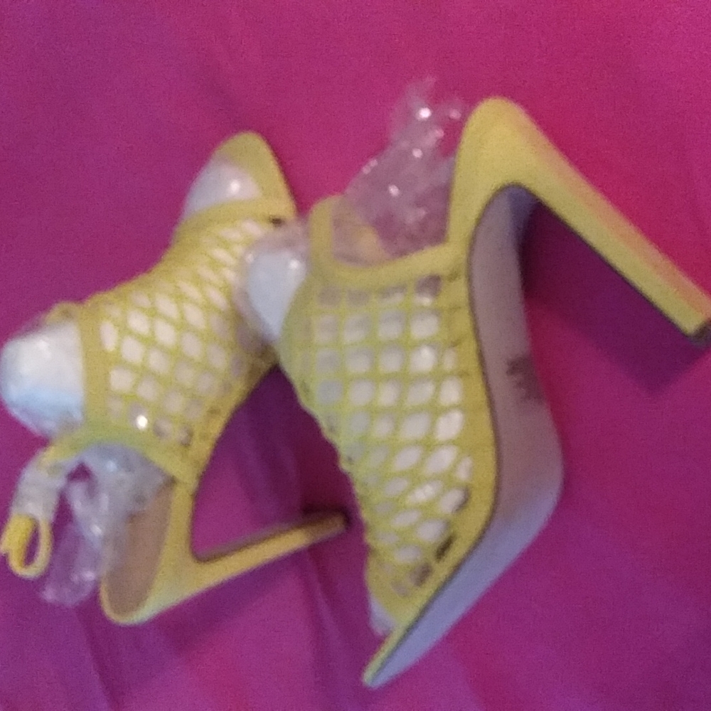 Shoe